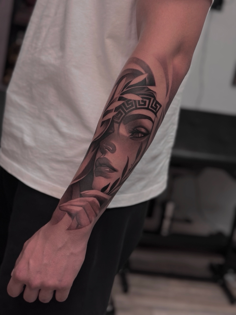 Неотрадишн на предплечье