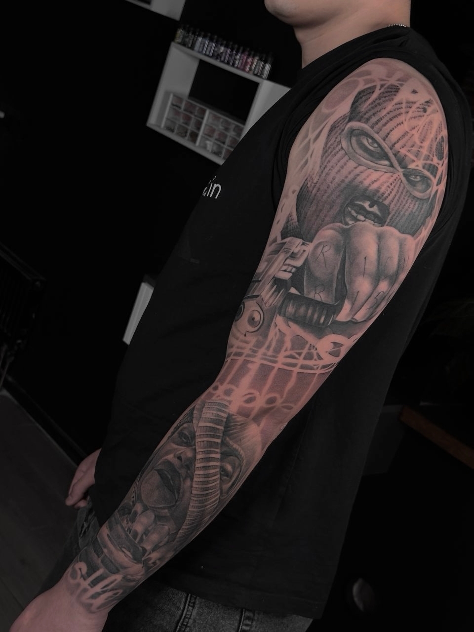 Лайнворк на плече