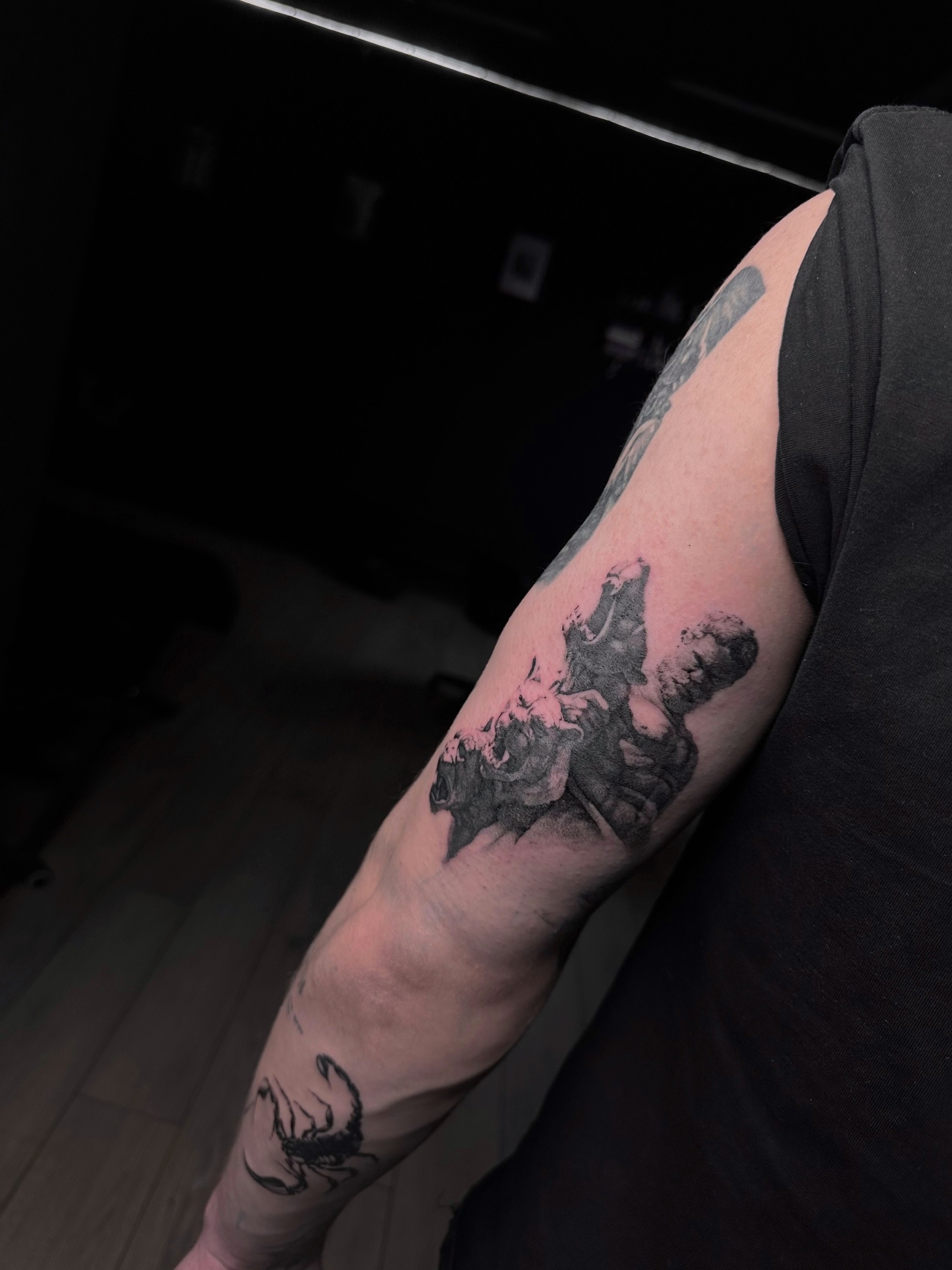 Блэкворк на ноге